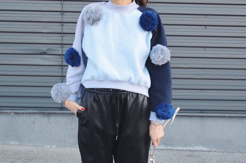 ZIZTAR POMPOM SWEATSHIRT