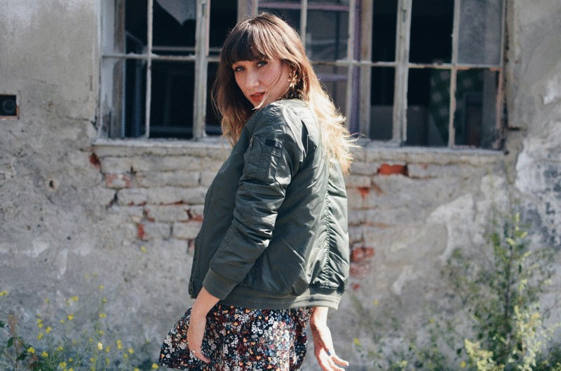 ANA BACINGERxS.OLIVER