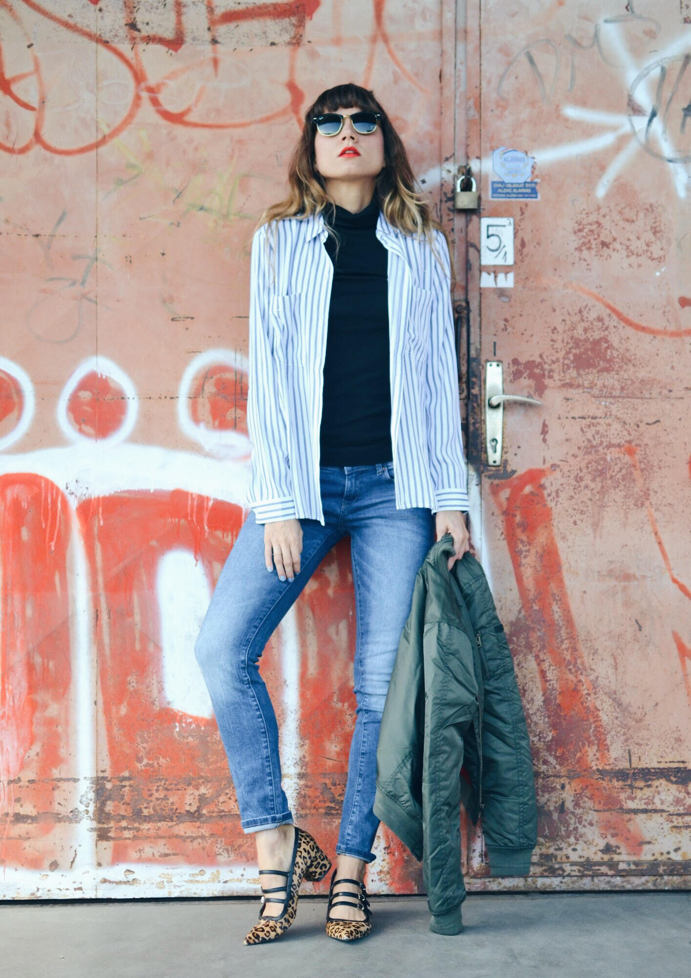 ANA BACINGERxS.OLIVER